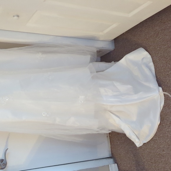 Mermaid style wedding dress - Picture 3 of 9